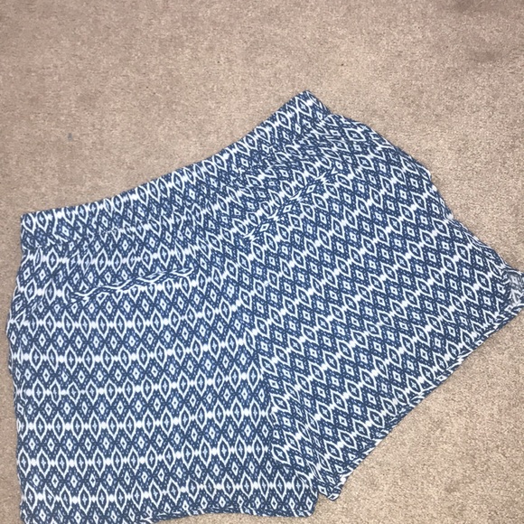 Gap Blue Print Shorts - Picture 2 of 2